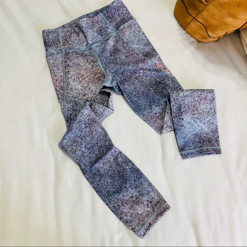 🚫SOLD🚫 Lululemon Run: Final Lap Crop [RARE] 🦄 - Picture 2 of 8